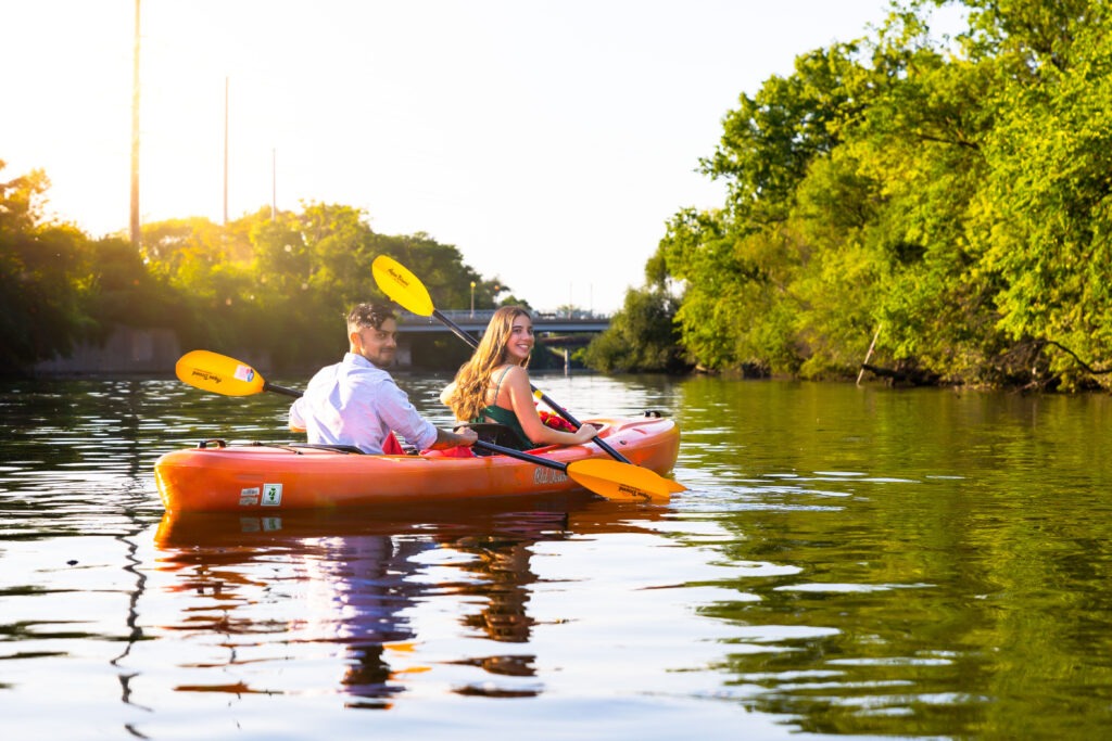 Bride and Groom Shoot while kayaking at Chicago